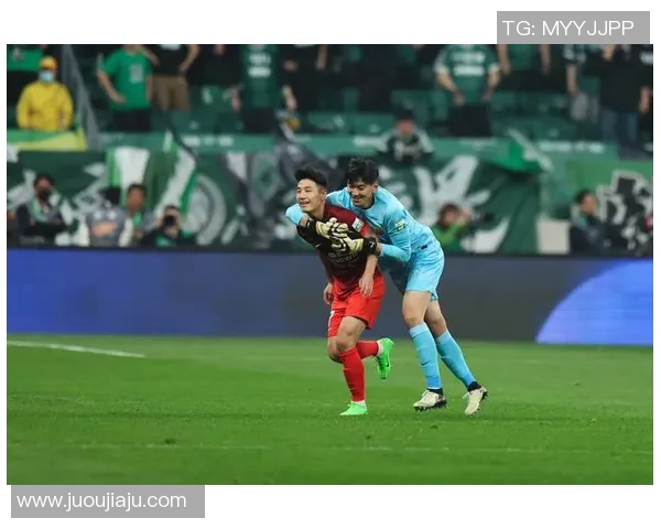 足球明星因压力与伤病考虑退赛引发广泛关注与讨论