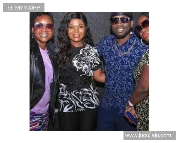 足球明星夫妻甜蜜瞬间头像展现真实生活中的爱与激情