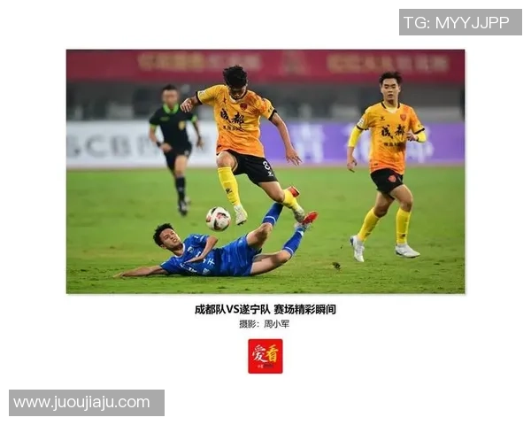 足球明星场边精彩瞬间展现情感与激情的独特表情解析