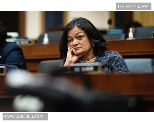 足球明星妻子因言论引发争议遭网友猛烈批评引发热议