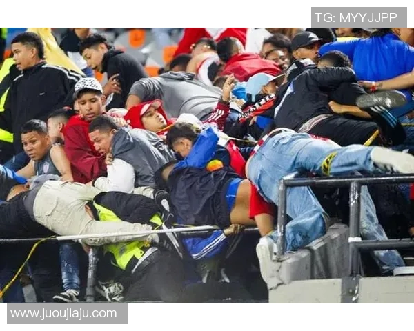 足球明星盛大开场出场秀点燃全场激情引爆球迷热情